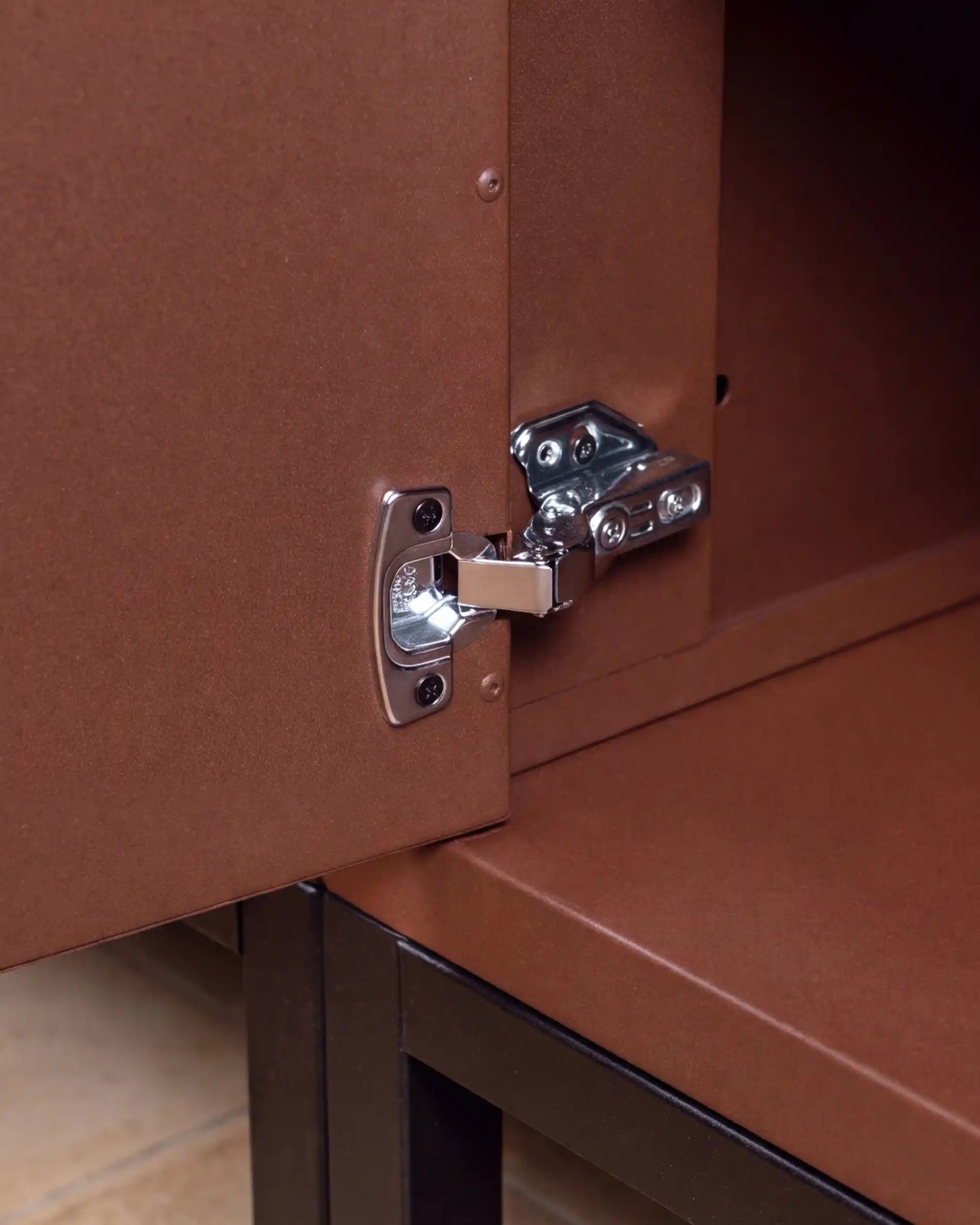 Metalen scharnier PILOTIS, detailweergave vanuit een andere hoek