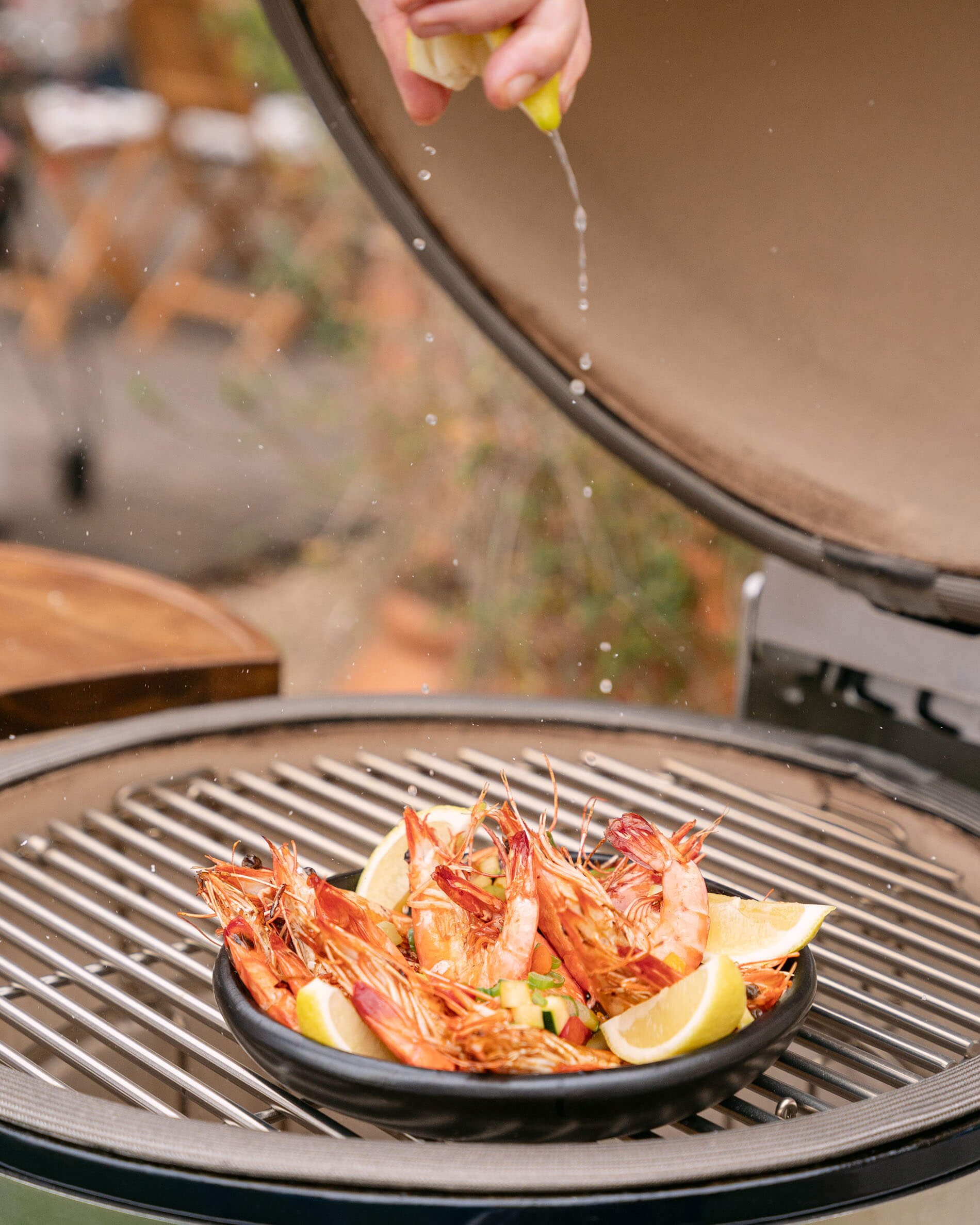 Zwarte Chamba kleischaal in de kamado