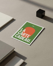 Kokko cadeaubon op een minerale ondergrond, grafisch groen en oranje ontwerp met de tekst "de cadeaubon".