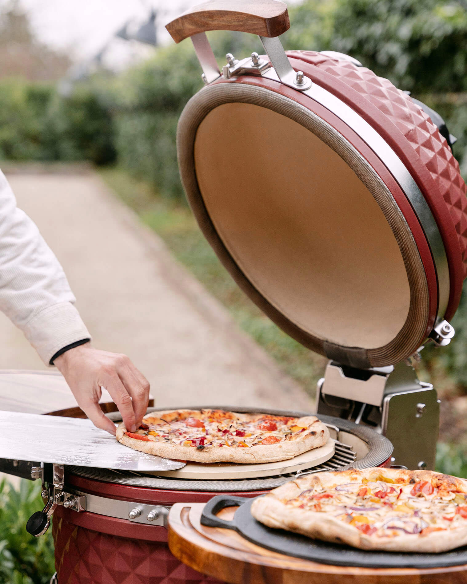Pizza’s gebakken op de kamado