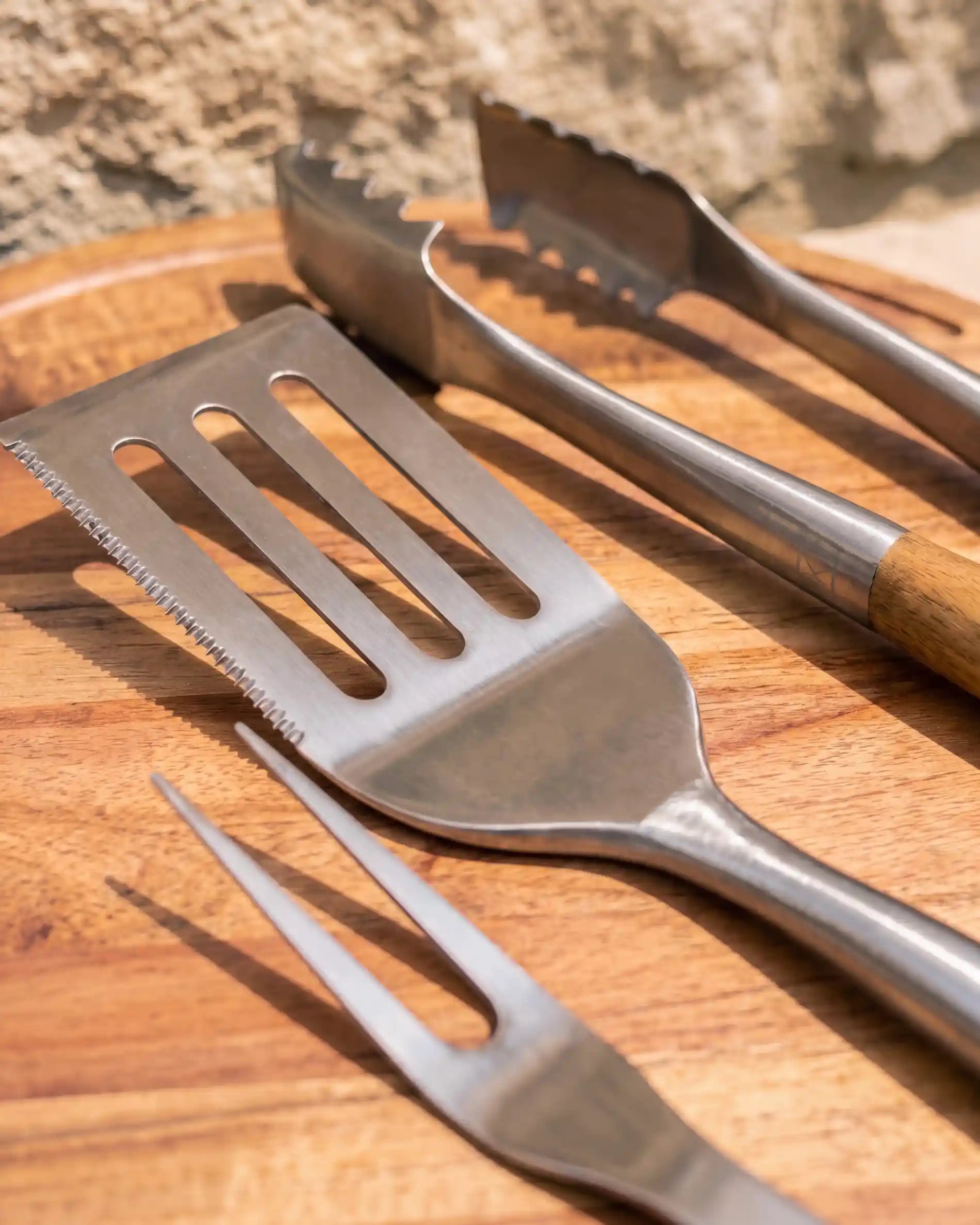 Détail des embouts spatule, pince et fourchette du set Kokko