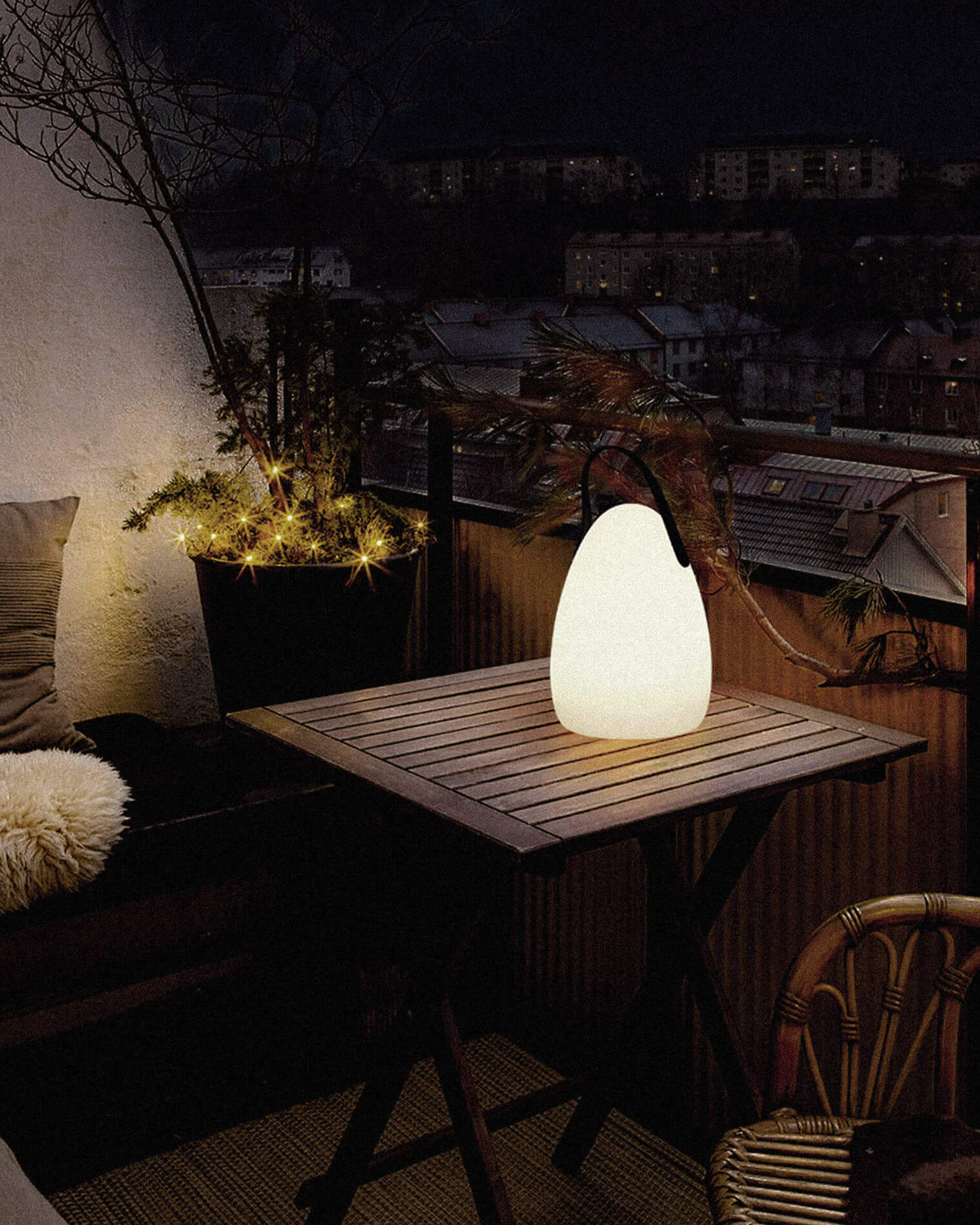 Oplaadbare buitenlamp in eivorm