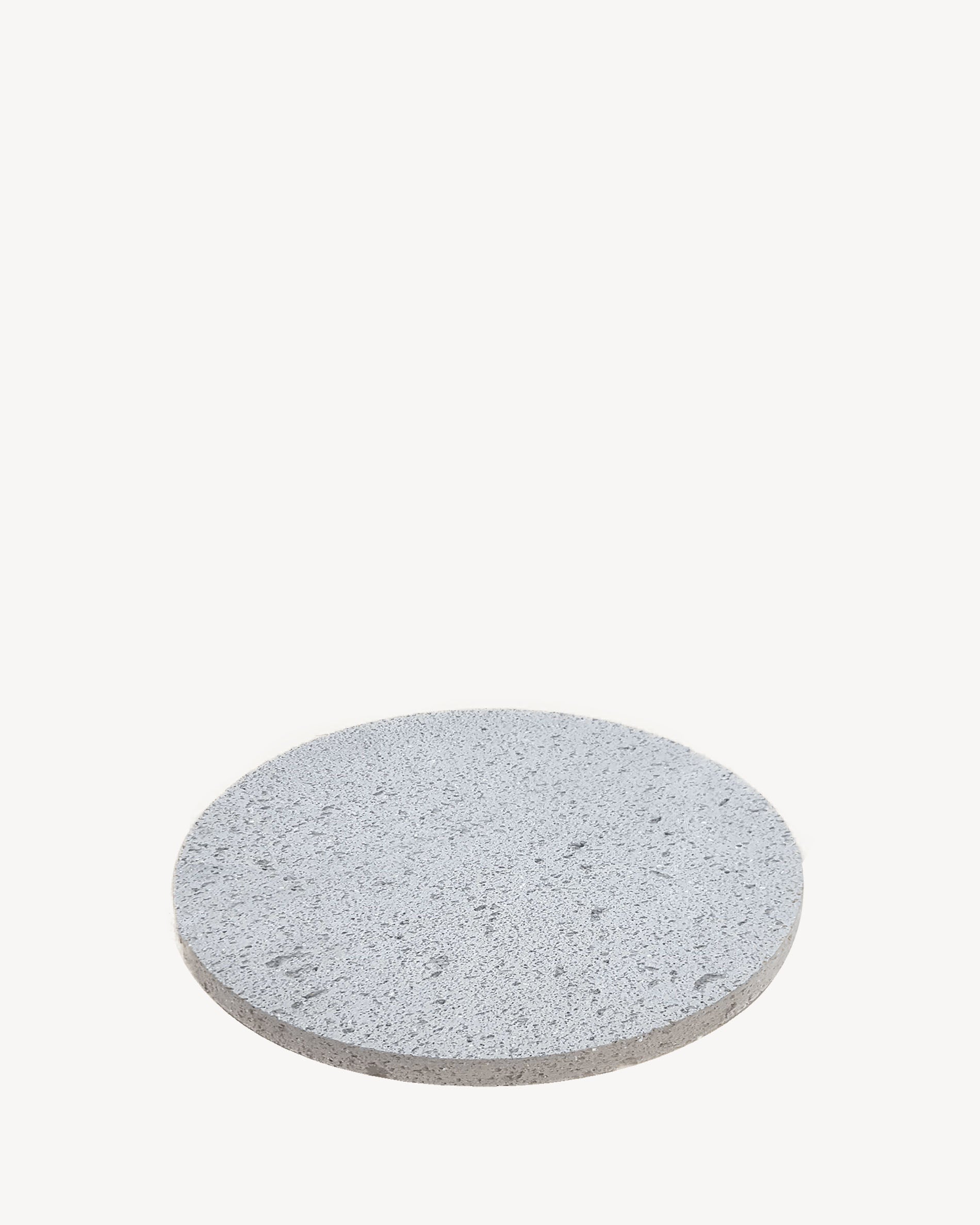 Kokko lavasteen voor kamado-koken, plat gepresenteerd.