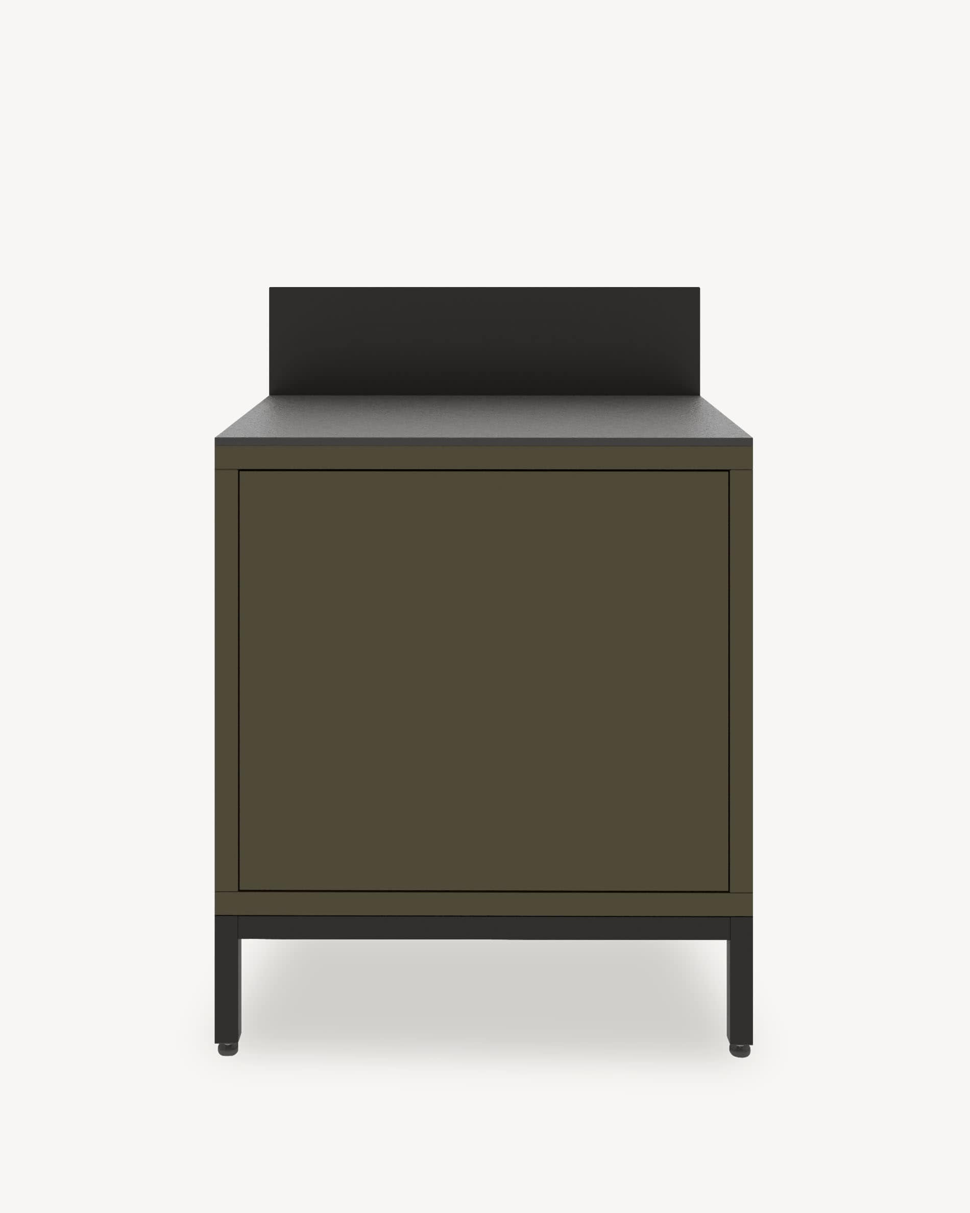 Klassieke pilotis buitenkeukenmodule, meubel in olijfgroen met gesloten opbergruimte, donker werkblad en geïntegreerde achterwand.