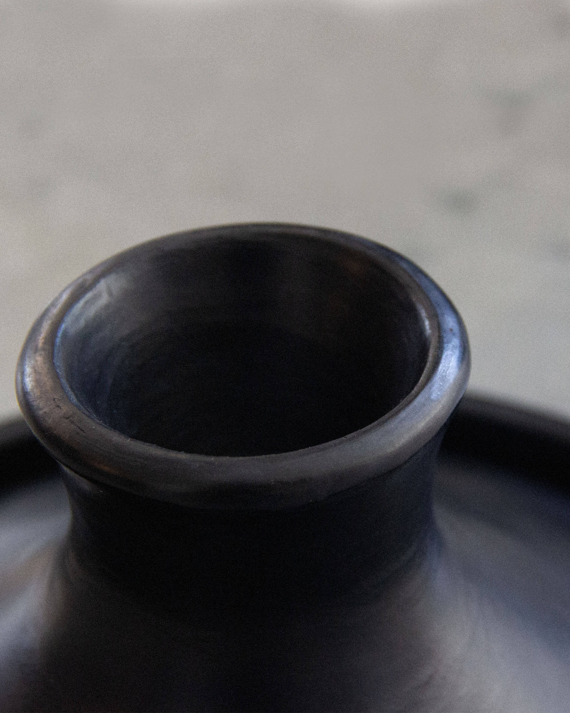 Chamba tajineschaal van zwart aardewerk