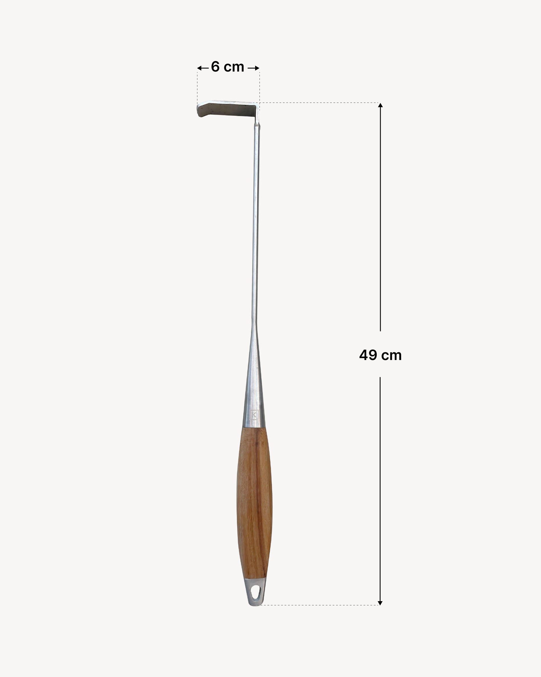Asopvangschuiver van roestvrij staal met houten handvat, afgebeeld met een maatschema dat een totale lengte van 49 cm en een kopbreedte van 6 cm aangeeft, ontworpen voor het verwijderen van as uit een kamado.